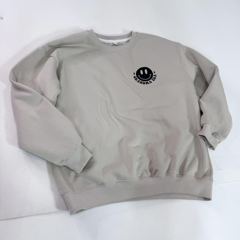 Grandma Era Sweatshirt Womens XL Beige Smiley Face In My Era Graphic Pullover